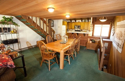 Mammoth Lakes House | Deluxe CREEKSIDE Condo w/SPECTAULAR Mountain Views