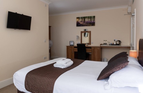 Retford House | Deluxe Double Ensuite at The Lawns Guest House