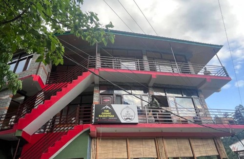 Old Manali Apartment | Deluxe Double Room/2 Adults + 1 Child/- The Cosmic Rajasthan