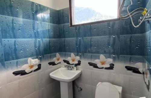 Old Manali Apartment | Deluxe Double Room/2 Adults + 1 Child/- The Cosmic Rajasthan