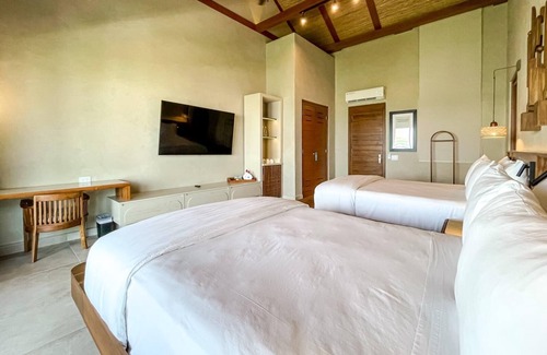 Pristine Bay Hotel | Deluxe Double Room at Las Verandas
