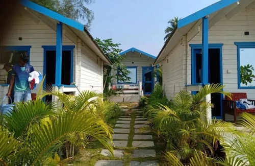 Agonda House | Deluxe Double Room with Side Sea View