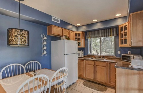 Prescott House | Deluxe Family Cabin in the Pines