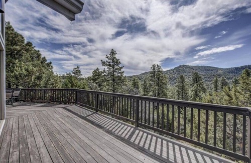 Prescott House | Deluxe Family Cabin in the Pines