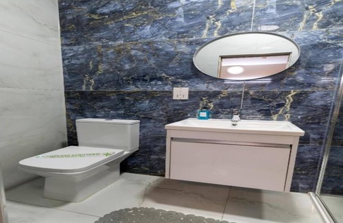 Palmers Green Apartment | Deluxe family room for 4