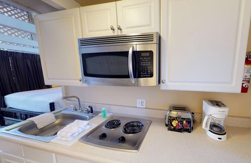 Kaunakakai House | Deluxe Family Room: Spacious Garden Views, Comfort for All at Hotel Molokai