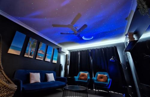 Burpengary East House | Deluxe Fully Air-conditioned 4BR House with Movie & Family Room