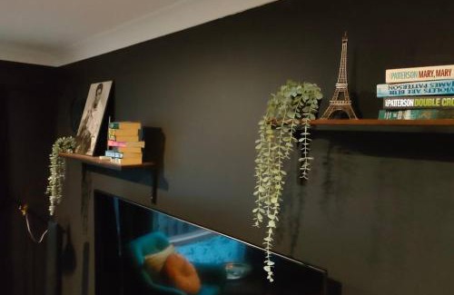 Burpengary East House | Deluxe Fully Air-conditioned 4BR House with Movie & Family Room