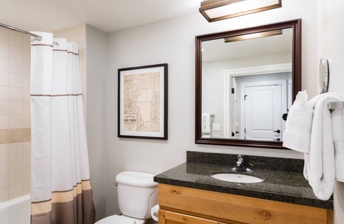 South Lake Tahoe Hotel | Deluxe Guest Room at Marriott's Timber Lodge