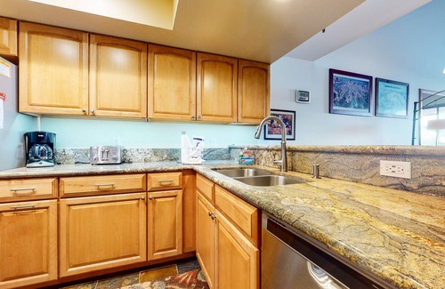 Mammoth Lakes Condo | Deluxe Home, Unbeatable Views! Private Gas Grill & Laundry, Near Lakes Basin