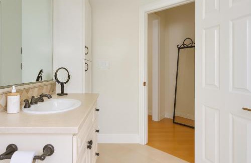 Hollywood Hills Apartment | Deluxe Homestay In The Heart Of Hollywood Hills