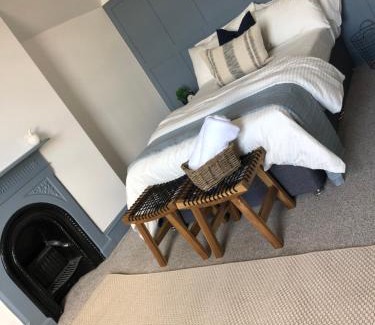 Liverpool House | Deluxe Huge Detached House with Parking, sleeps up to 30 people, 2m from Liverpool City Centre