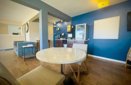 Junction City Hotel | Deluxe Inn & Suites