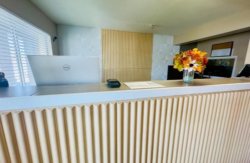 Junction City Hotel | Deluxe Inn & Suites