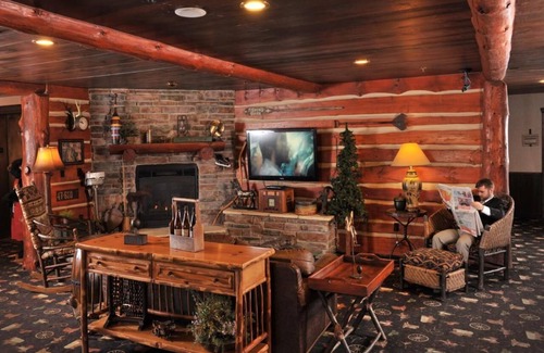 St. Joseph Hotel | Deluxe King, 1 King, Stoney Creek St. Joseph, Wild West Themed Room