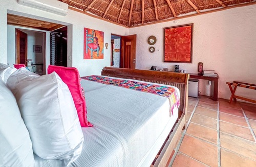 Isla Mujeres Hotel | Deluxe King Room at at Casa de Los Sueños