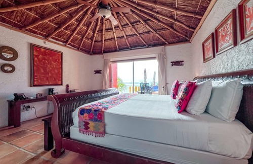 Isla Mujeres Hotel | Deluxe King Room at at Casa de Los Sueños