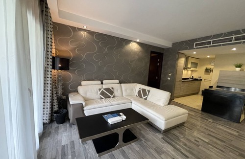 Heliopolis Apartment | Deluxe King Studio - 5 min away from Airport