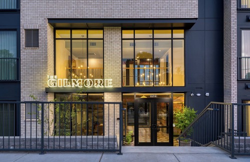 12 South Condo | Deluxe King | Shopping on 12 South | The Gilmore