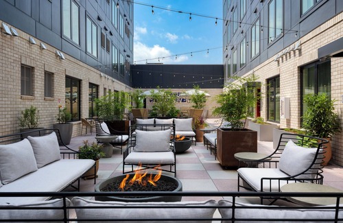 12 South Condo | Deluxe King | Shopping on 12 South | The Gilmore