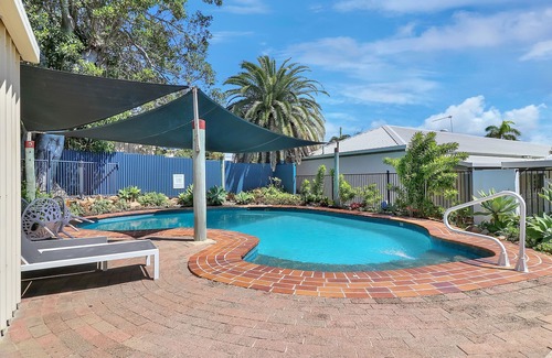 Emu Park Apartment | Deluxe King Studio 3