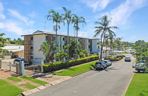 Emu Park Apartment | Deluxe King Studio 3