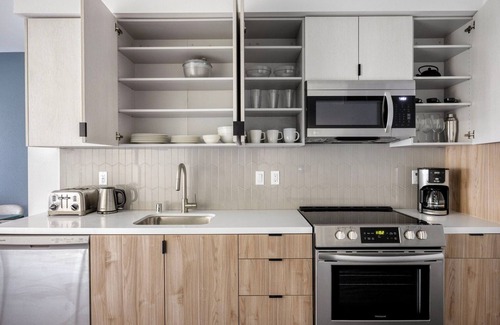 Wilshire Center Apartment | Deluxe Koreatown 1BR w/Gym & Lounge, nr Highways & Metro, by Blueground