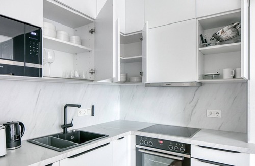 Erdberg Apartment | Deluxe Landstraße 1BR w/Pool & Doorman, steps to Metro U3, by Blueground