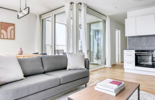 Vienna Apartment | Deluxe Leopoldstadt 2BR w/Loggia, Gym & Sauna, near U2, by Blueground