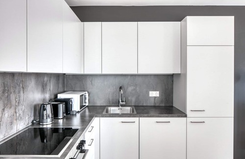 Vienna Apartment | Deluxe Leopoldstadt 2BR w/Loggia, Gym & Sauna, near U2, by Blueground
