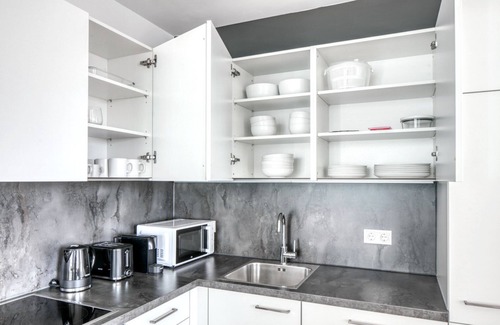 Vienna Apartment | Deluxe Leopoldstadt 2BR w/Loggia, Gym & Sauna, near U2, by Blueground
