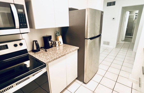 Hallandale Beach Apartment | Deluxe location 1B1B in Hallandale Beach, Florida!