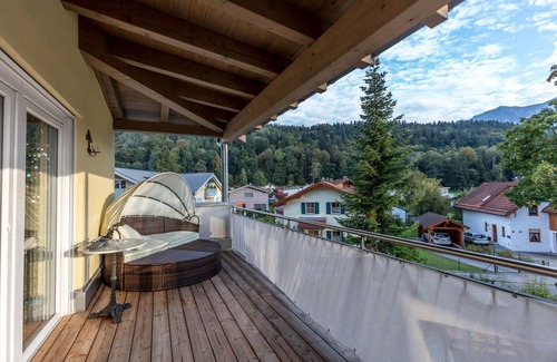 Weissbach Apartment | Deluxe loft 150 sqm with 2 bedrooms for 1-6 persons and balcony