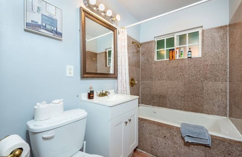 Hollywood Apartment | Deluxe Modern 2BR Apt. in Prime Location