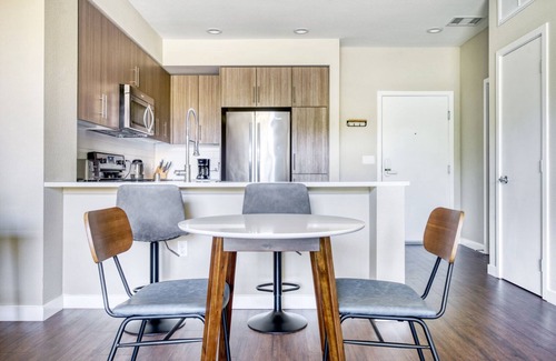 Mountain View Apartment | Deluxe Mountain View 1BR w/Pool + Gym, near Target + TJ, by Blueground