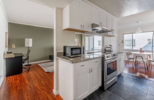 University South Apartment | Deluxe Palo Alto 1BR w/Garden & W/D, nr restaurants, by Blueground