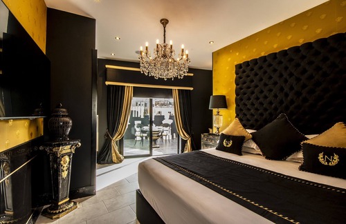Cospicua Bed & Breakfast | Deluxe Penthouse Suite: Jacuzzi, Private Terraces, Breathtaking Views!