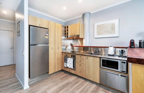 Auckland Central Business District Apartment | Deluxe Princes Wharf Apt | FREE WIFI & AIRCON