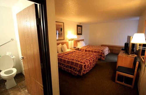 Roseville Hotel | Deluxe Queen Room With Two Queen Beds Non-Smoking