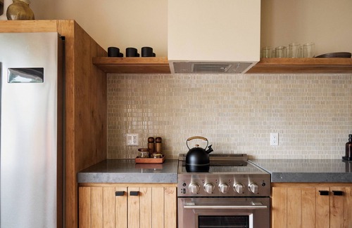 Imperial Beach Apartment | Deluxe Queen Studio Island Suite Garden