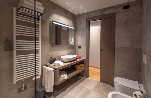 Guarene Bed & Breakfast | Deluxe Room 102, with balcony - Relais PQlin & Winery.