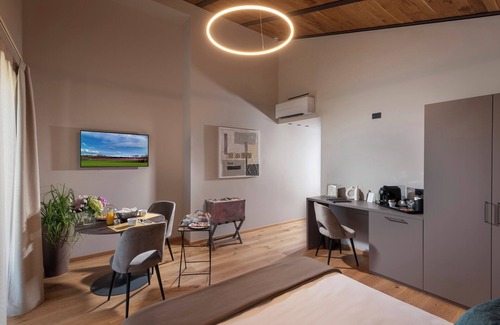 Guarene Bed & Breakfast | Deluxe Room 102, with balcony - Relais PQlin & Winery.
