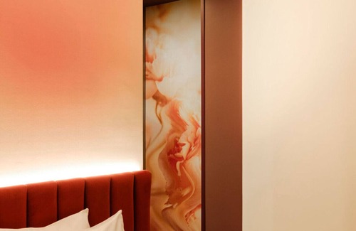Saint-Roch Hotel | Deluxe Room 5 - Rose Hôtel Invisible