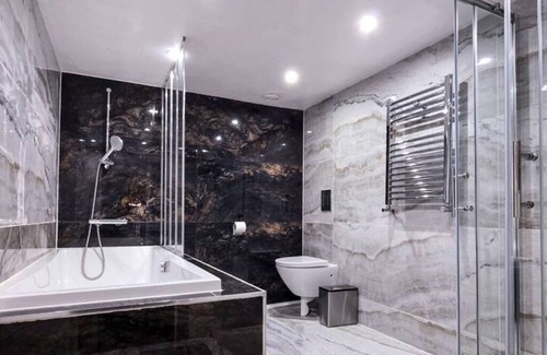 Stotfold Bed & Breakfast | Deluxe room at Courtyard Lodge 7