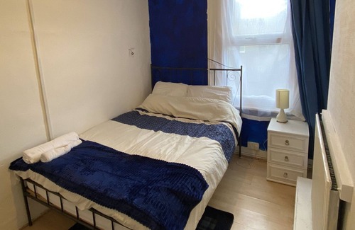 Tottenham House | Deluxe Room by Tottenham Stadium