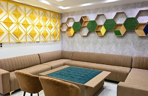 Amritsar Apartment | Deluxe Room-Hotel Posh-Food, Wifi, Parking