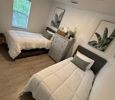 Midtown House | Deluxe Room in best location Miami in a 2 Bedrooms Unit - Parking, Laundry and Luggage Storage