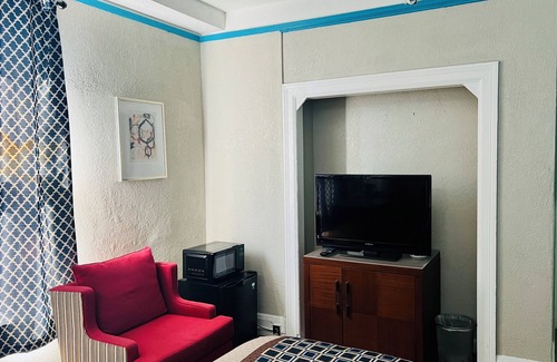 Theater District Hotel | Deluxe Room with Private Bathroom, Queen Bed, Free Wi-Fi, Near Union Square