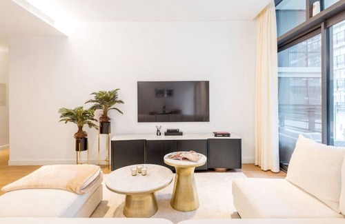 Al Wasl Condo | Deluxe & roomy 2 + 1 BR apt in City Walk, Dubai