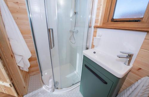 Muston Other | Deluxe Scandi Glamping Pod - Comfort